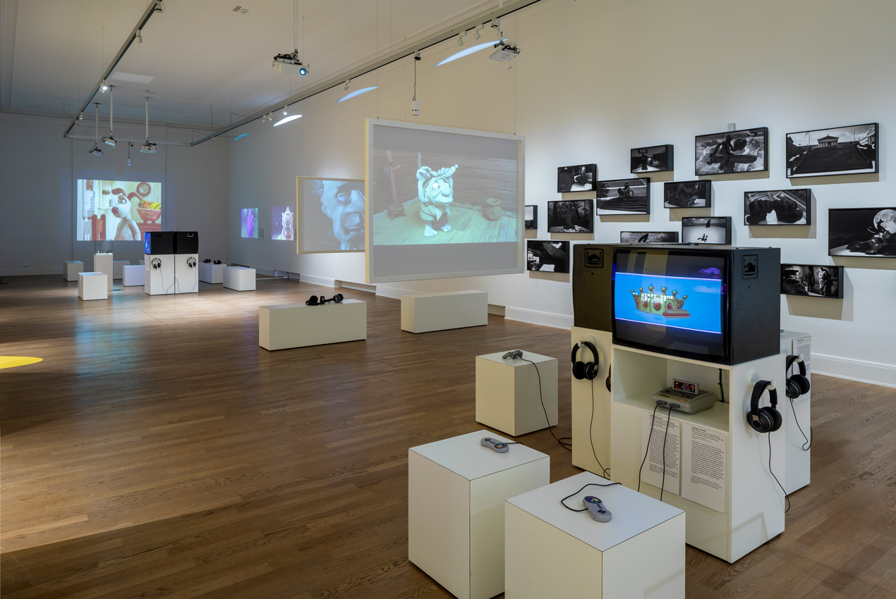 Exhibition view of 'ALLES KNETEN – Metamorphose eines Materials' in Hamburg